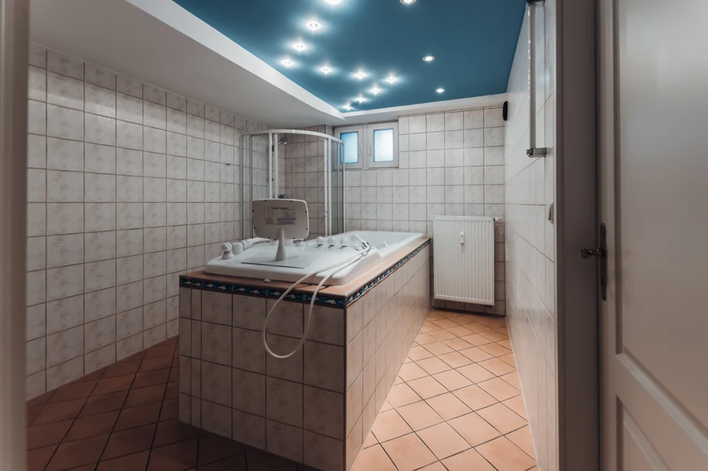 Wanne mit Dusche
