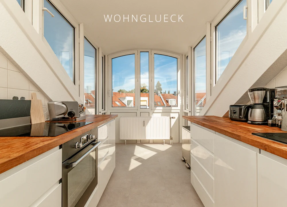 HELLE UND CHARMANTE
2-ZI.-WOHNUNG MIT BALKON